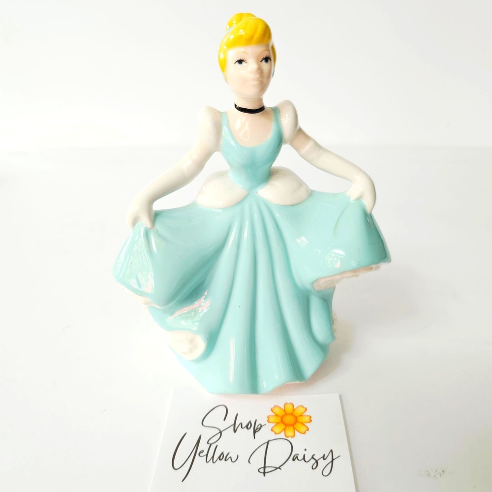 Disney Cinderella Princess Ceramic Porcelain Figurine China -‎ M1108